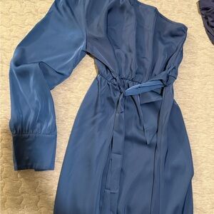 Elegant Blue Long-Sleeve Dress